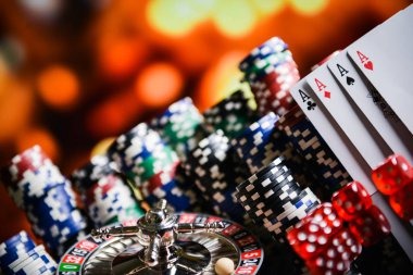 Free spins feature with multiplier